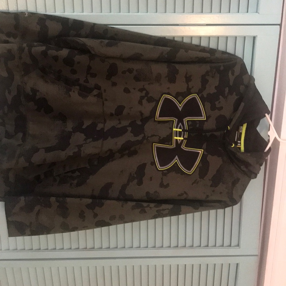 Under armor men’s sweatshirt